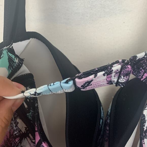 Torrid size 6 one piece swim suit floral black dd/f plus 6x - Picture 9 of 11